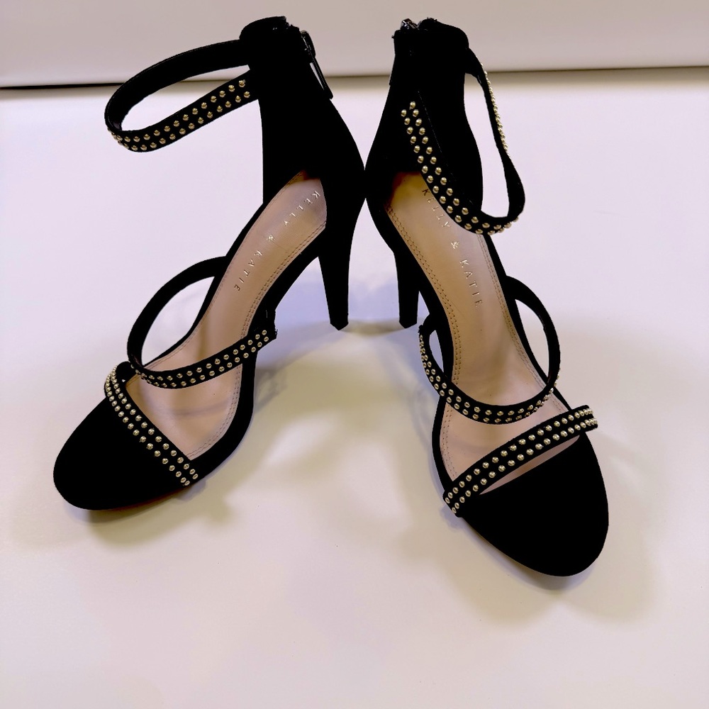 Kelly & Katie Courtnee Black Studded Heels Sz 6